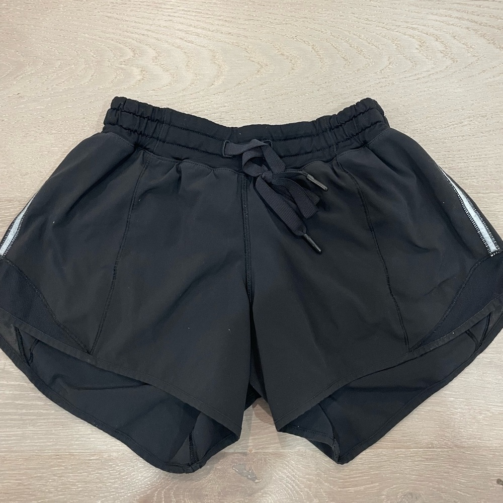 Lululemon Athletica Black hotty hot Shorts Lightweight Performance size 2 | 4 in